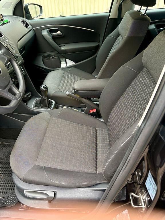 Second-hand VW Polo Comfortline 75 CP (55 kW) 2015 Negru Berlinǎ