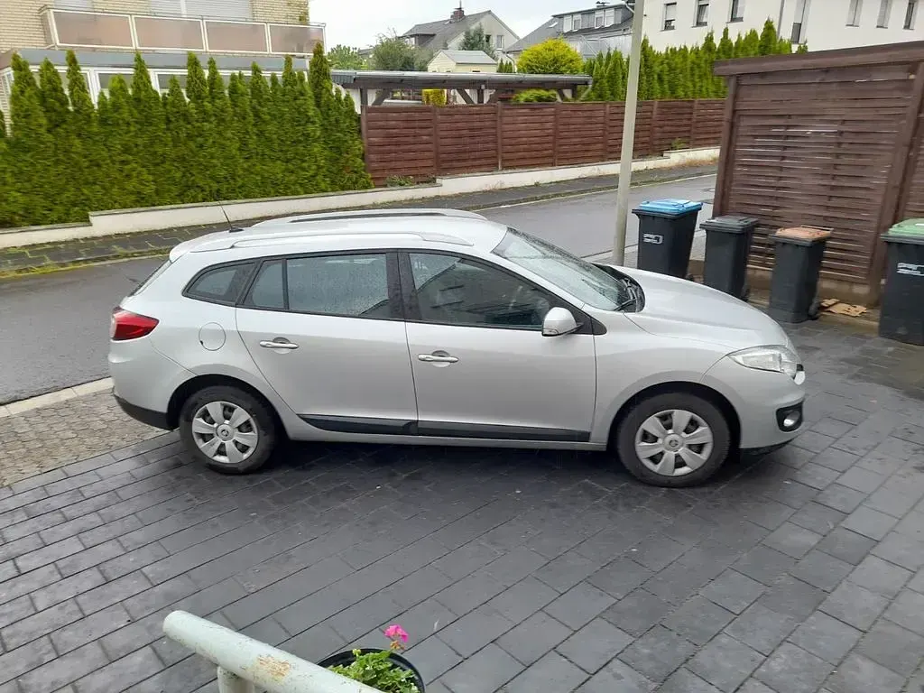 Gebraucht Renault Mégane GrandTour 110 PS (80 kW) 2013 Silber Kombi