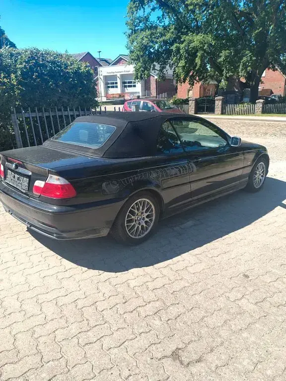 Gebraucht BMW 318 143 PS (105 kW) 2001 Schwarz Cabrio