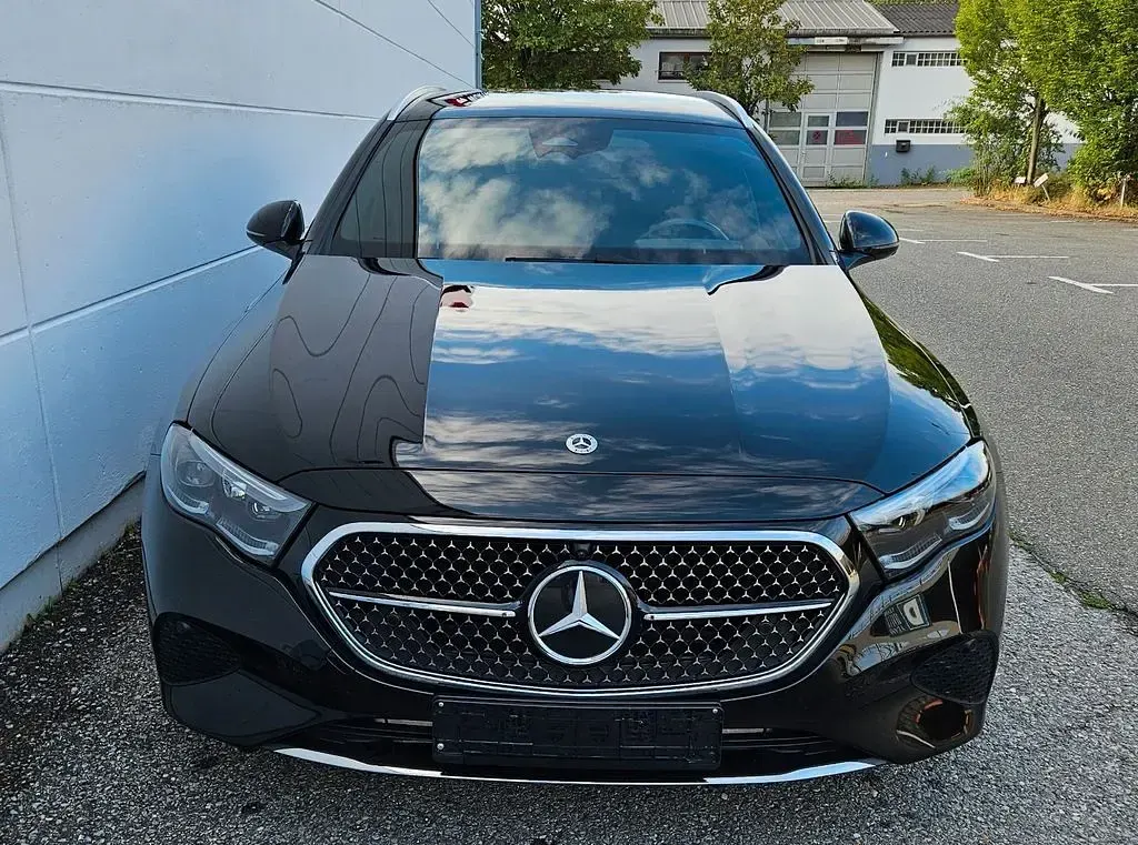 Gebraucht Mercedes 200 Avantgarde 163 PS (119 kW) 2025 Schwarz Limousine