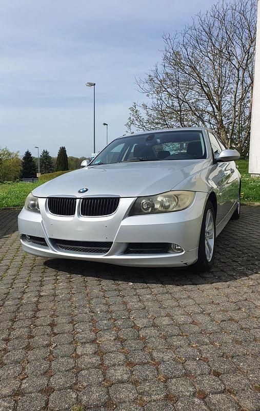 Silber Gebraucht 2007 BMW 320 Limousine | 1.999 € (Superpreis) - Bild 1/4