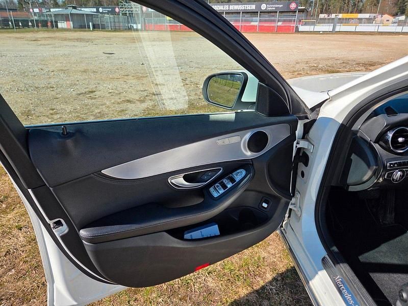Gebraucht Mercedes 220 170 PS (125 kW) 2015 Weiß Kombi