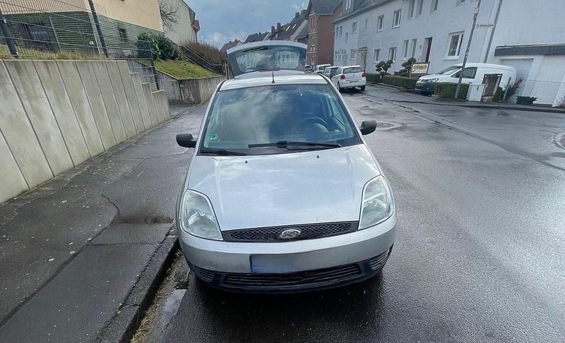 Gebraucht Ford Fiesta 70 PS (51 kW) 2003 Silber Kleinwagen