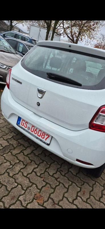 Weiß Gebraucht 2016 Dacia Sandero Essentiel Kleinwagen | 4.000 € (Guter Preis) - Bild 1/4