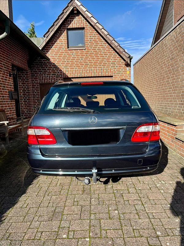 Blau Gebraucht 2003 Mercedes E200 Kombi | 3.700 € (Fairer Preis) - Bild 1/4