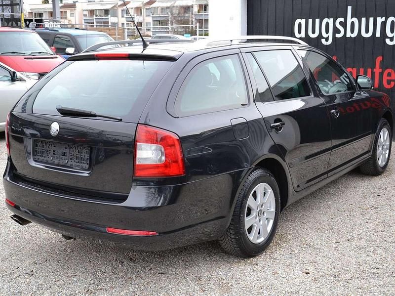 Gebraucht Skoda Octavia Elegance 160 PS (117 kW) 2010 Schwarzmagic perleffekt Kombi