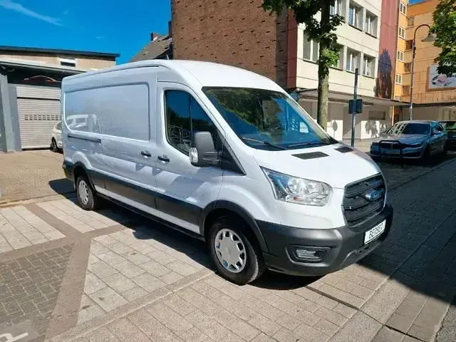 Gebraucht Ford Transit Trend 190 PS (139 kW) 2022 Frozen white Van