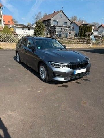 Gebraucht BMW 320e 163 PS (119 kW) 2022 Grau Kombi