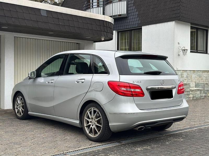 Gebraucht Mercedes 180 Sport 109 PS (80 kW) 2012 Silber Limousine