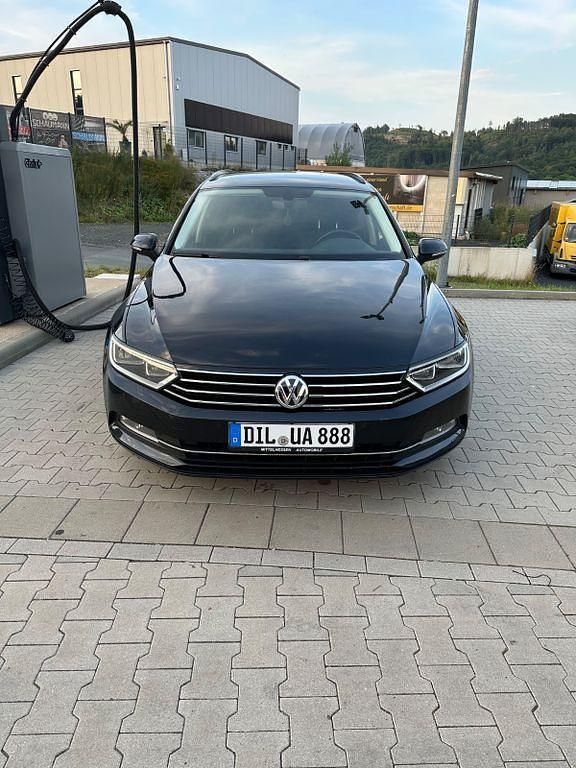Schwarz Gebraucht 2015 VW Passat Highline Limousine | 11.300 € (Teuer) - Bild 1/4