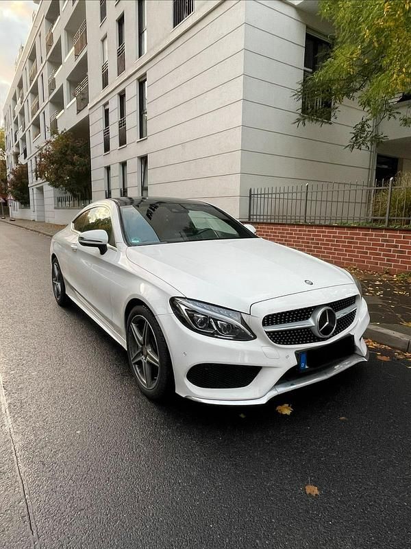 Weiß Gebraucht 2016 Mercedes C180 Coupé | 21.000 € (Etwas zu teuer) - Bild 1/4