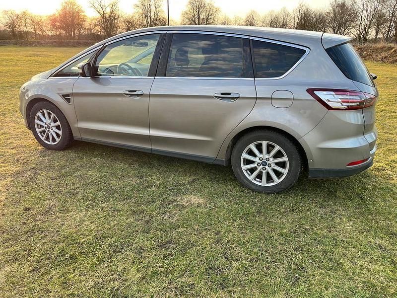 Gebraucht Ford S-MAX Titanium 180 PS (132 kW) 2017 Beige Van / Kleinbus