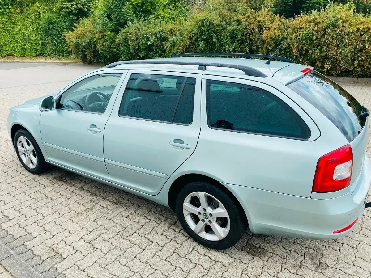 Gebraucht Skoda Octavia 140 PS (102 kW) 2012 Silber Kombi