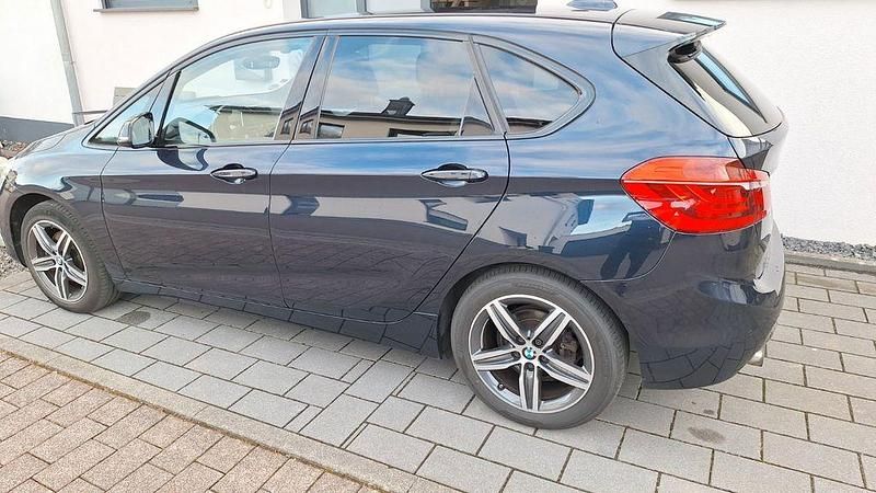 Gebraucht BMW 220 Active Tourer Advantage 192 PS (141 kW) 2016 Blau Van / Kleinbus
