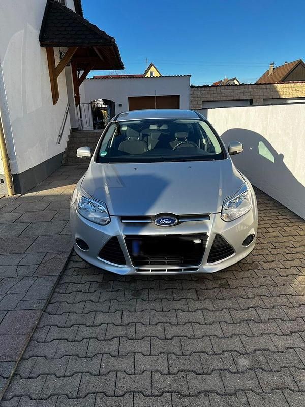 Gebraucht Ford Focus Ambiente 101 PS (74 kW) 2014 Silber Kombi