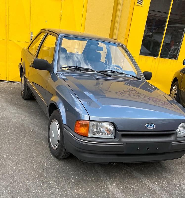 Gebraucht Ford Escort 73 PS (53 kW) 1987 Grau Limousine