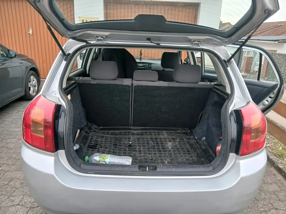 Gebraucht Toyota Corolla 96 PS (70 kW) 2003 Silber Limousine