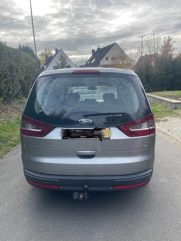 Silber Gebraucht 2006 Ford Galaxy Van / Kleinbus | 2.300 € - Bild 1/4