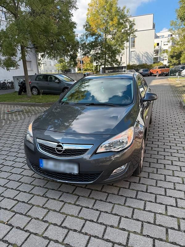 Grau Gebraucht 2011 Opel Astra Kleinwagen | 4.000 € (Fairer Preis) - Bild 1/4