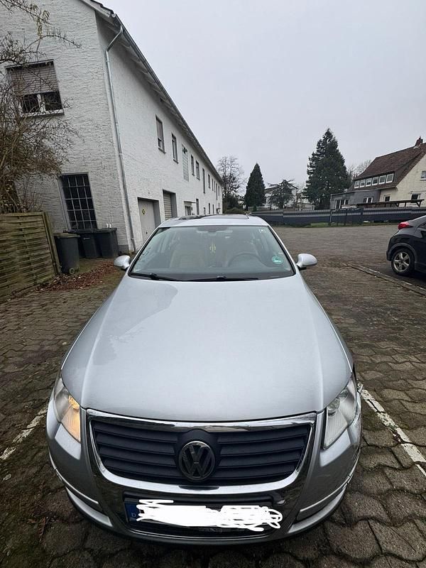 Grau Gebraucht 2005 VW Passat Limousine | 1.500 € (Superpreis) - Bild 1/4