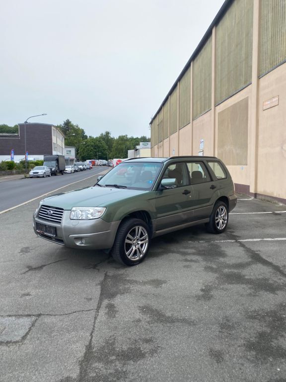 Grün Gebraucht 2006 Subaru Forester Active SUV | 2.999 € (Fairer Preis) - Bild 1/4