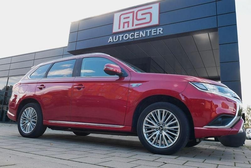 Rot Gebraucht 2019 Mitsubishi Outlander P-HEV SUV | 17.490 € (Guter Preis) - Bild 1/4