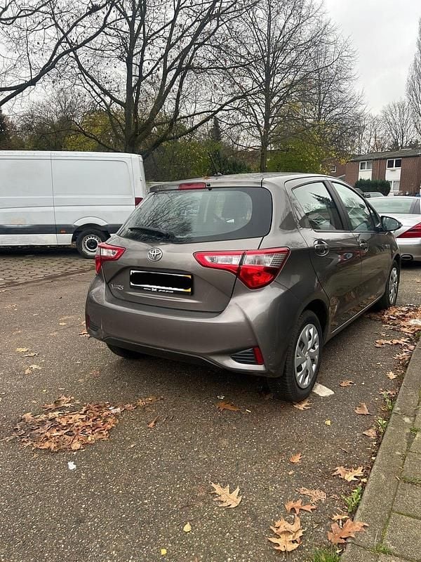 Gebraucht Toyota Yaris Comfort 72 PS (52 kW) 2018 Grau Kleinwagen