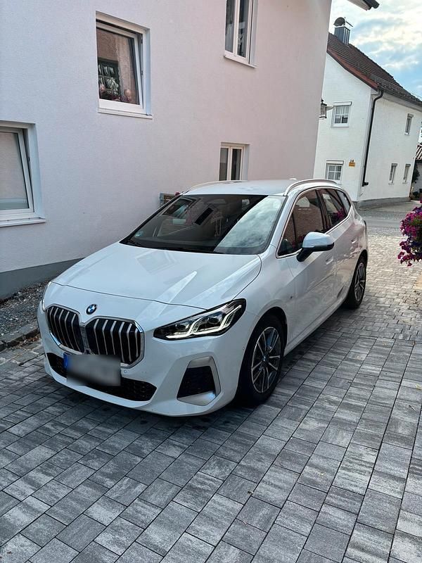 Weiß Gebraucht 2023 BMW 223 Active Tourer M Sport Van / Kleinbus | 33.900 € (Guter Preis) - Bild 1/4