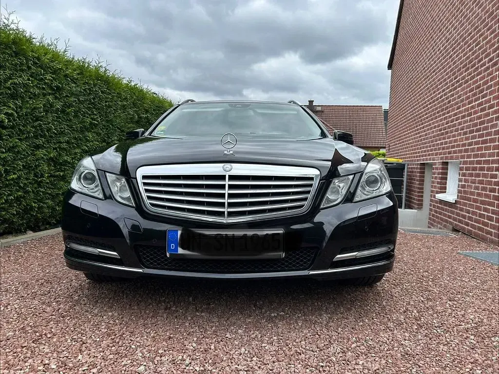 Gebraucht Mercedes E250 Elegance 204 PS (150 kW) 2012 Schwarz Kombi
