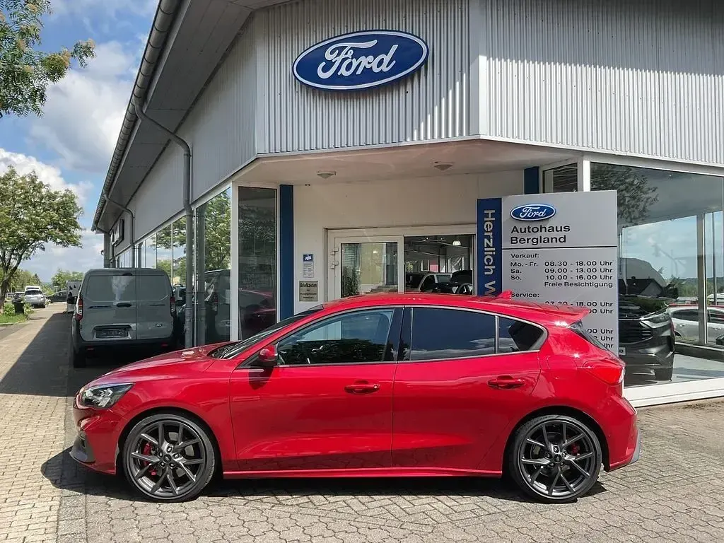 Gebraucht Ford Focus ST 280 PS (205 kW) 2022 Fantastic rot metallic rot Limousine