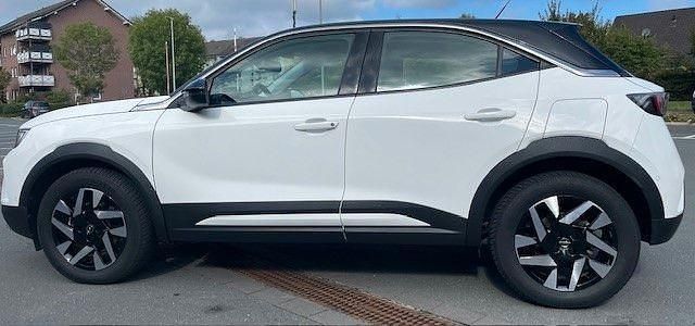 Weiß Gebraucht 2022 Opel Mokka-e Elegance SUV | 19.250 € (Fairer Preis) - Bild 1/4