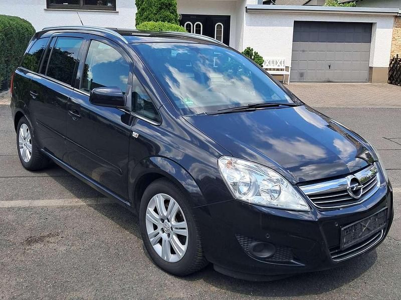 Schwarz Gebraucht 2011 Opel Zafira Design Edition Van / Kleinbus | 2.430 € (Superpreis) - Bild 1/4