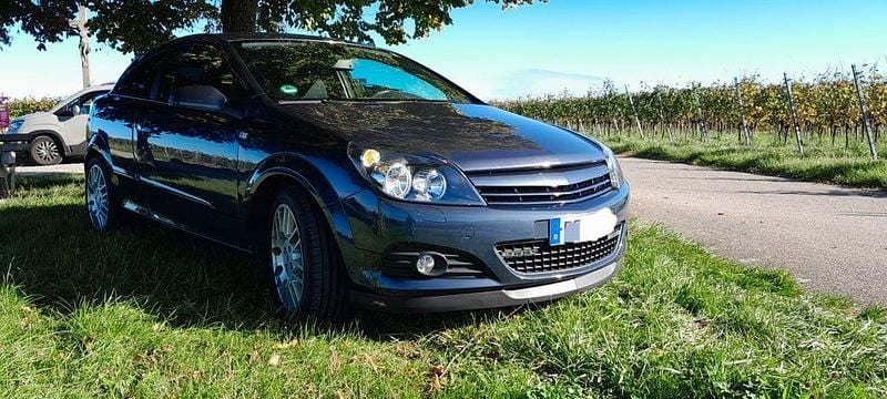 Grau Gebraucht 2007 Opel Astra GTC Sport Limousine | 4.490 € (Guter Preis) - Bild 1/4