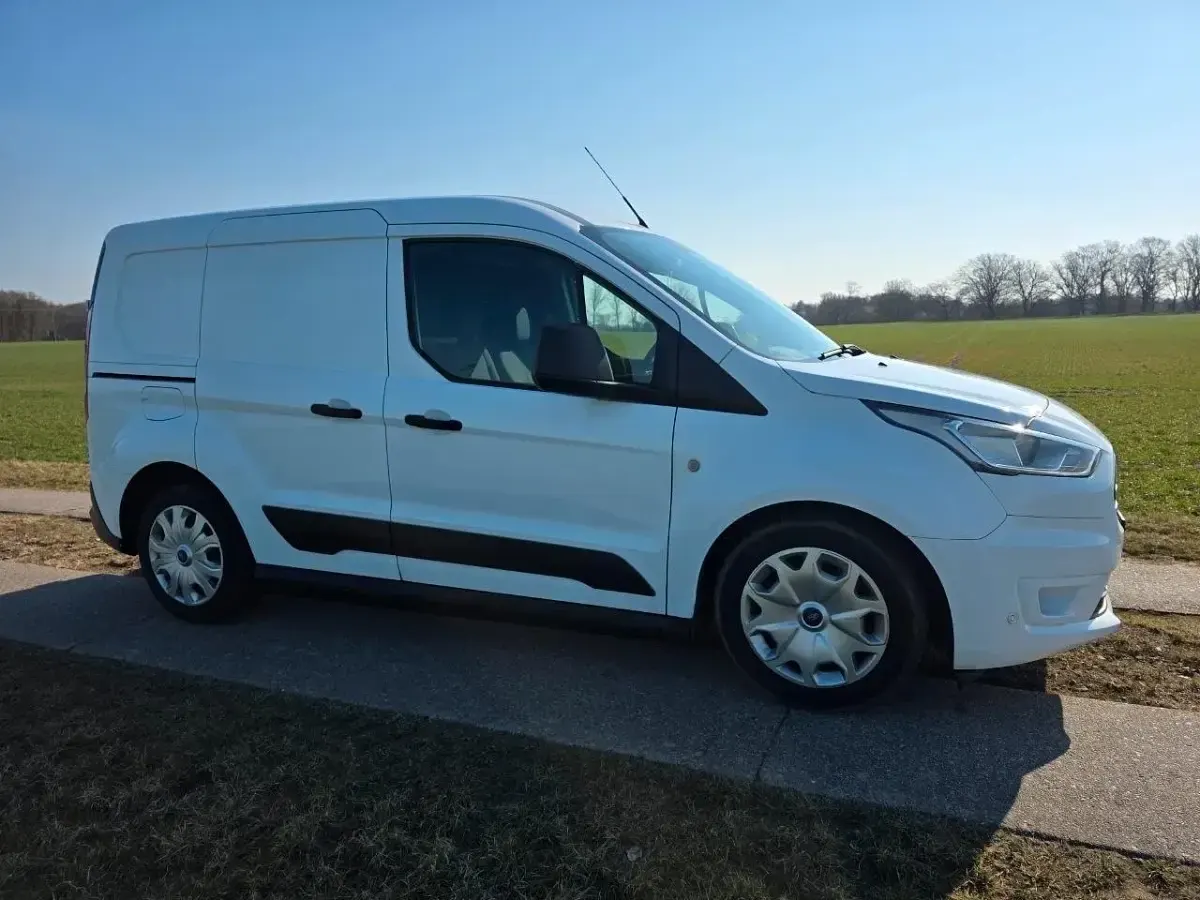 Gebraucht Ford Transit Connect 101 PS (74 kW) 2018 Weiß Van / Kleinbus