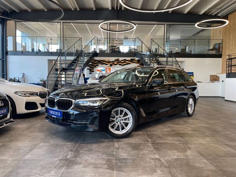 Schwarz Gebraucht 2021 BMW 520 Performance Kombi | 18.999 € (Guter Preis) - Bild 1/4