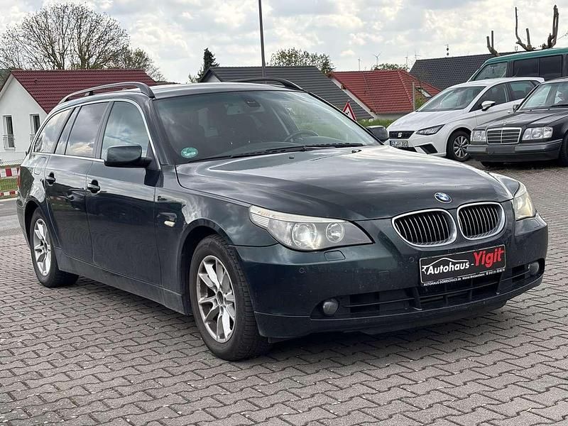 Tiefgruen metallic Gebraucht 2007 BMW 525 Kombi | 2.990 € (Superpreis) - Bild 1/4