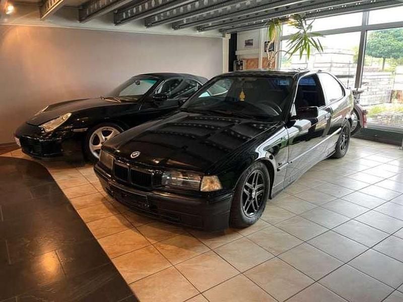 Schwarz Gebraucht 1994 BMW 316 Compact Kleinwagen | 7.000 € - Bild 1/4