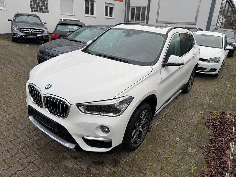 Alpinweiss iii Gebraucht 2018 BMW X1 xLine SUV | 16.990 € (Guter Preis) - Bild 1/4