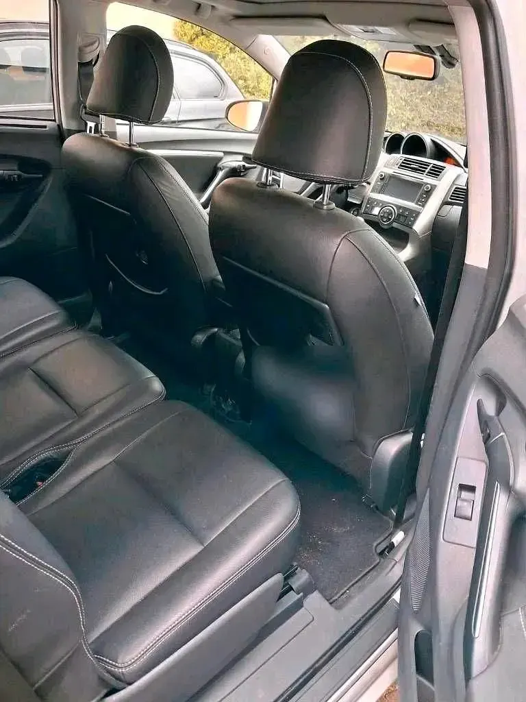 Gebraucht Toyota Verso Executive 124 PS (91 kW) 2013 Silber Van / Kleinbus