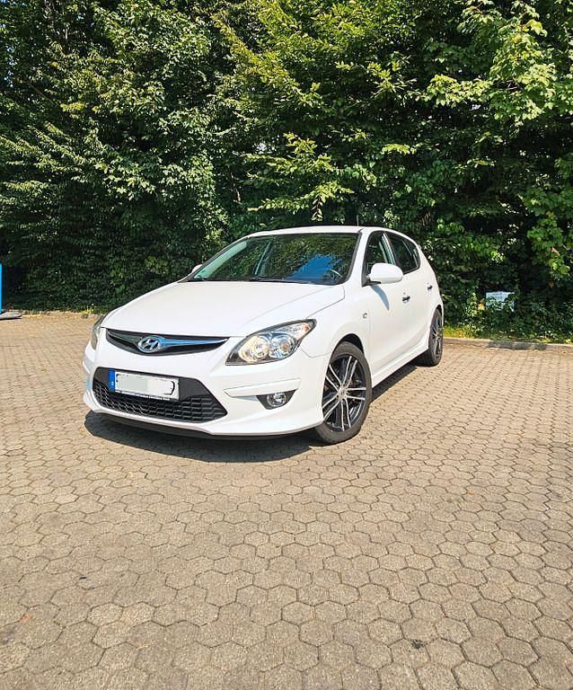 Gebraucht Hyundai i30 Edition+ 109 PS (80 kW) 2011 Weiß Kombi