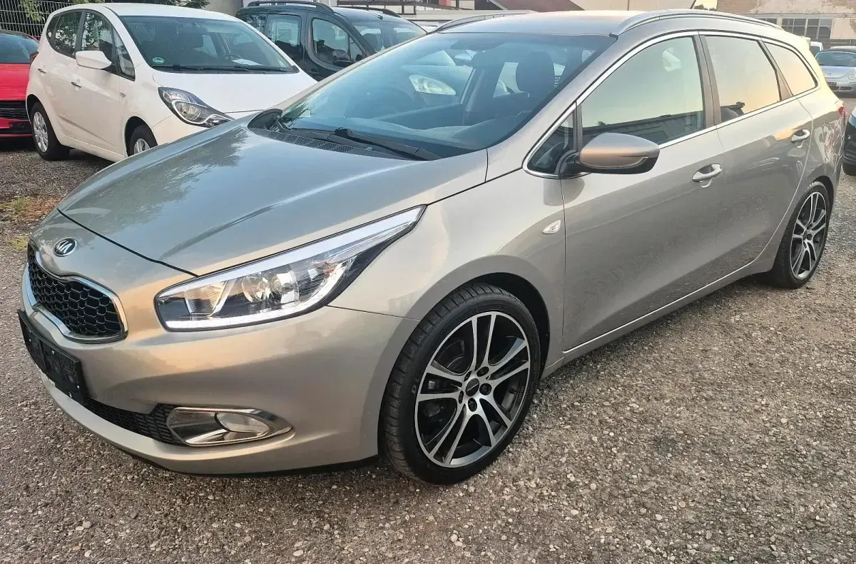 Gebraucht Kia Ceed 135 PS (99 kW) 2013 Grau Kleinwagen