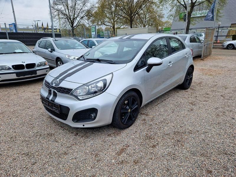 Second-hand Kia Rio Spirit 90 CP (66 kW) 2012 Argintiu Berlinǎ