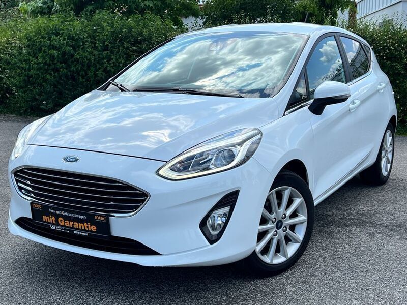 Weiß Gebraucht 2018 Ford Fiesta Titanium Kleinwagen | 7.250 € (Fairer Preis) - Bild 1/4