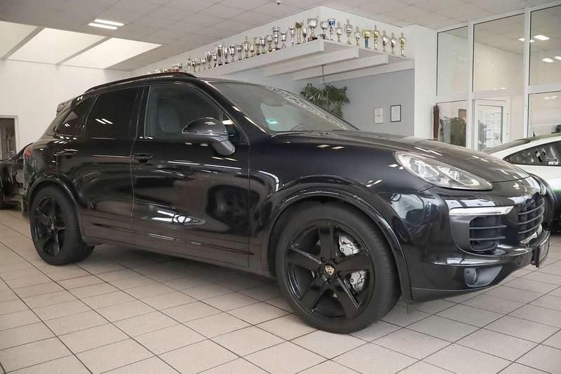 Tiefschwarz Gebraucht 2015 Porsche Cayenne S SUV | 35.850 € (Etwas zu teuer) - Bild 1/4