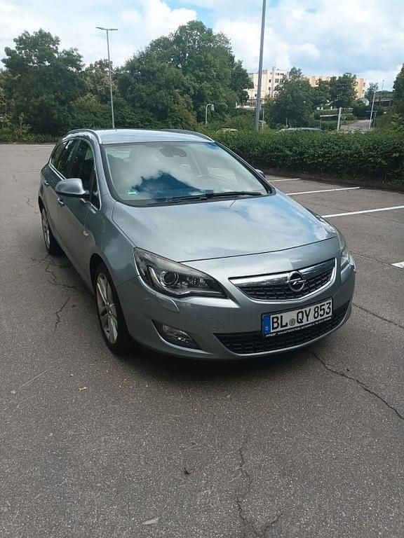 Grau Gebraucht 2011 Opel Astra Innovation Kombi | 3.300 € (Fairer Preis) - Bild 1/4