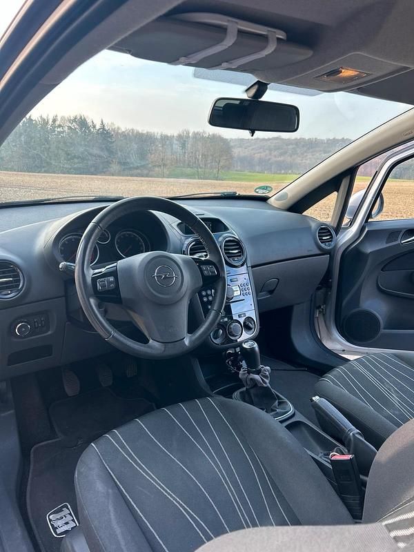 Gebraucht Opel Corsa 69 PS (50 kW) 2010 Silber Kleinwagen