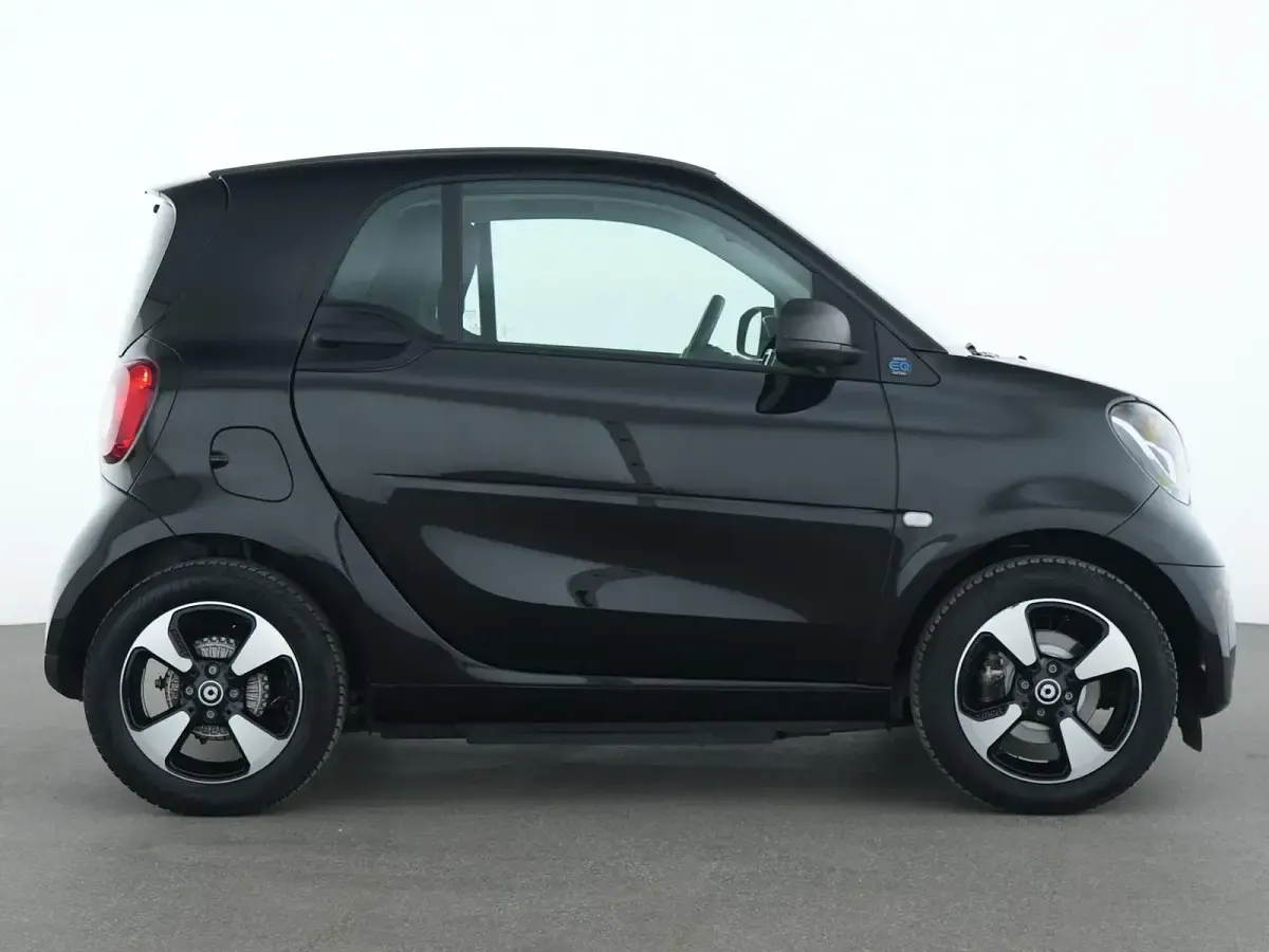 Gebraucht Smart ForTwo Coupé Passion 60 kW (82 PS) 2022 Schwarz Kleinwagen