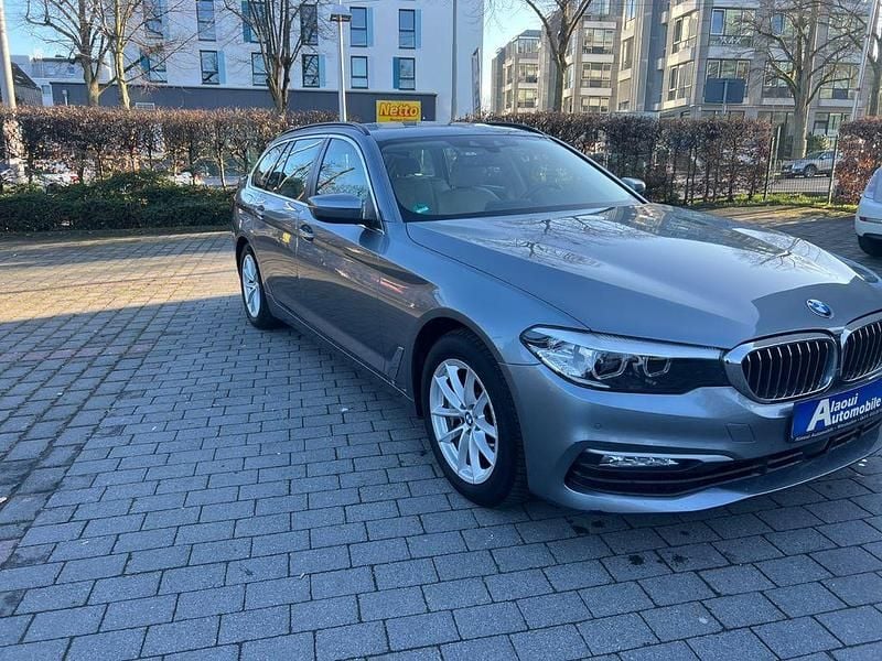 Gebraucht BMW 530 265 PS (194 kW) 2017 Blau Kombi