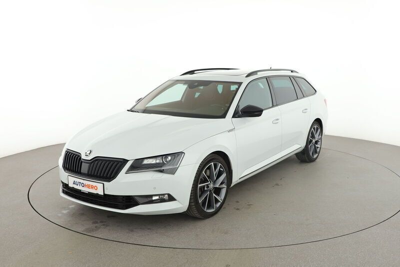 Weiß Gebraucht 2018 Skoda Superb SportLine Kombi | 23.440 € (Fairer Preis) - Bild 1/4