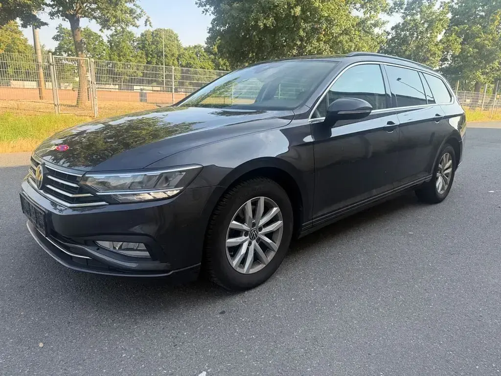 Gebraucht VW Passat Business 150 PS (110 kW) 2021 Grau Kombi